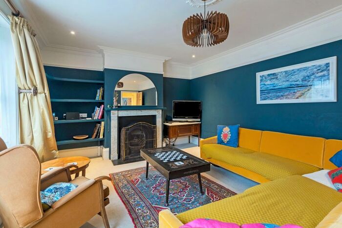 4 Bedroom Town House To Rent In Long Street, Devizes, SN10