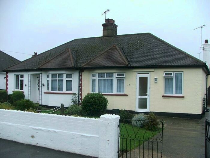 2 Bedroom Bungalow To Rent In Alton Gardens, Southend-On-Sea, Essex, SS2