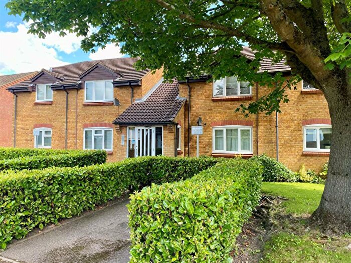 Studio For Sale In Nash Close, Welham Green, AL9