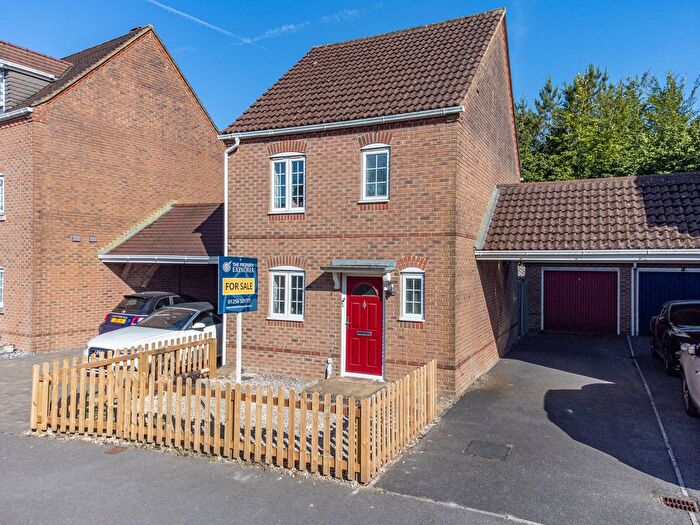 3 Bedroom Link Detached House For Sale In Causton Road, Beggarwood, RG22