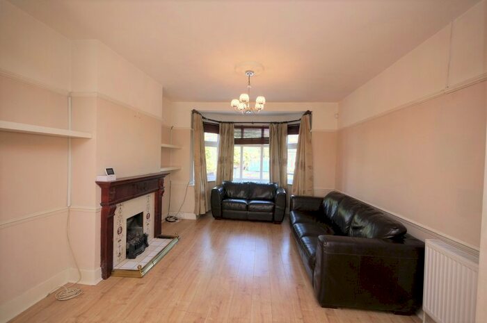 3 Bedroom Terraced House To Rent In Avenue Road, Woodford Green, London, IG8