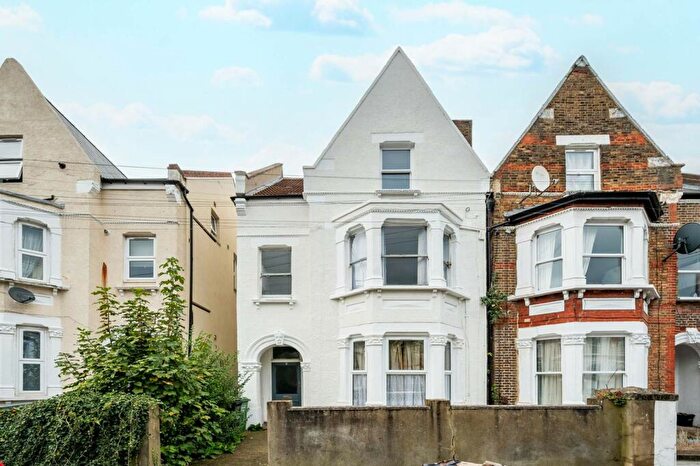 2 Bedroom Flat To Rent In ., Brockwell Park, London, SE24