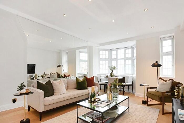 2 Bedroom Flat To Rent In Harley Street, Marylebone, London, W1G