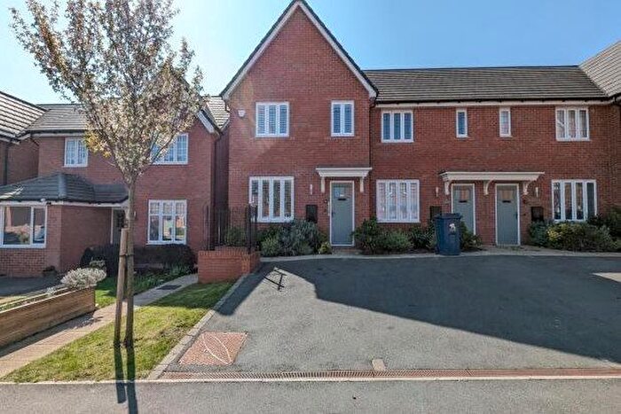 3 Bedroom End Of Terrace House To Rent In Wisteria Drive, Nottingham, NG12