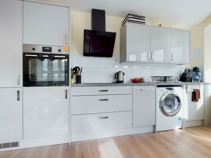 2 Bedroom Flat To Rent In Goring Road, Worthing, West Sussex, BN12