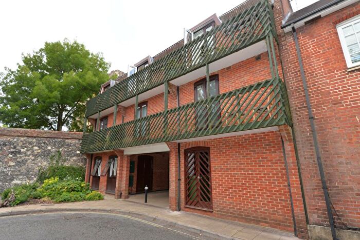 1 Bedroom Flat To Rent In Colebrook Street, Winchester, SO23