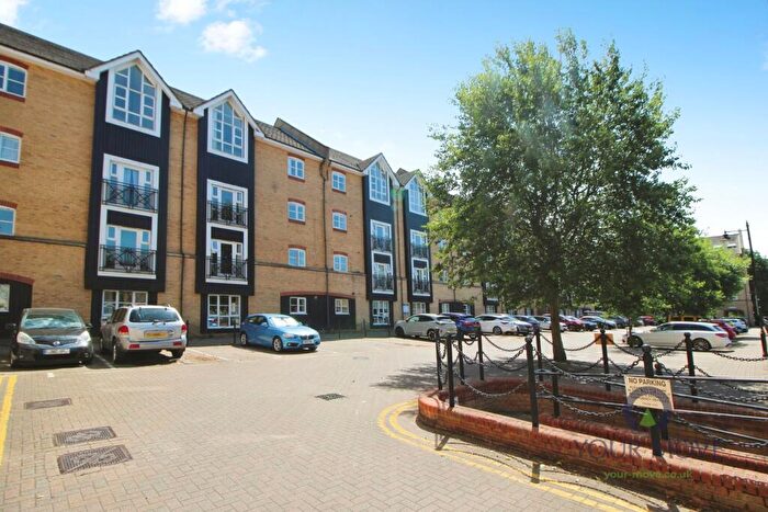 2 Bedroom Flat For Sale In Stephenson Wharf, Hemel Hempstead, Hertfordshire, HP3