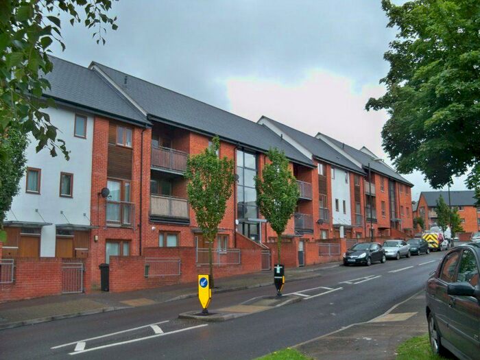 2 Bedroom Flat To Rent In Oakridge Road, Oakridge Village, RG21