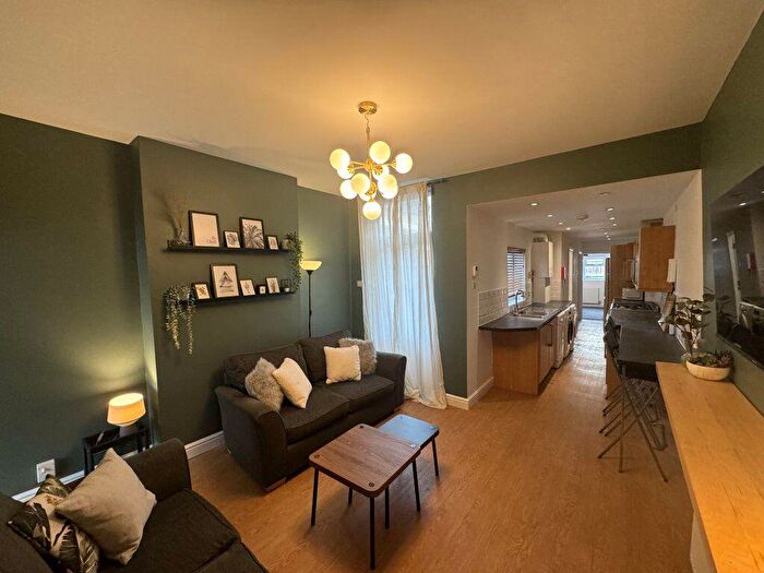 5 Bedroom House To Rent In Exeter Road, B29