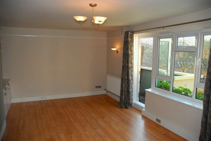 2 Bedroom Flat To Rent In Baizdon Road, Blackheath, SE3