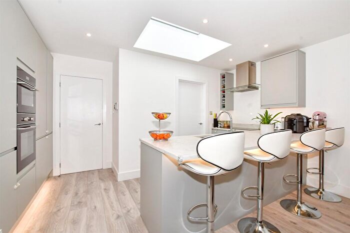 2 Bedroom Flat For Sale In Church Street, Croydon, Surrey, CR0