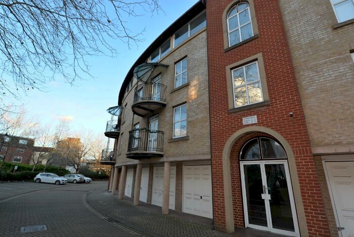 2 Bedroom Flat To Rent In Alcantara Crescent, Southampton, SO14