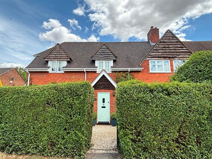 4 Bedroom Semi-Detached House For Sale In Hilltop Road, Twyford, Reading, Reading, Berkshire, RG10