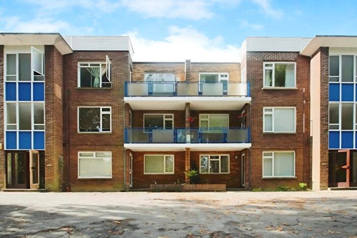 2 Bedroom Flat To Rent In New Bedford Road, Biscot, Luton, LU3