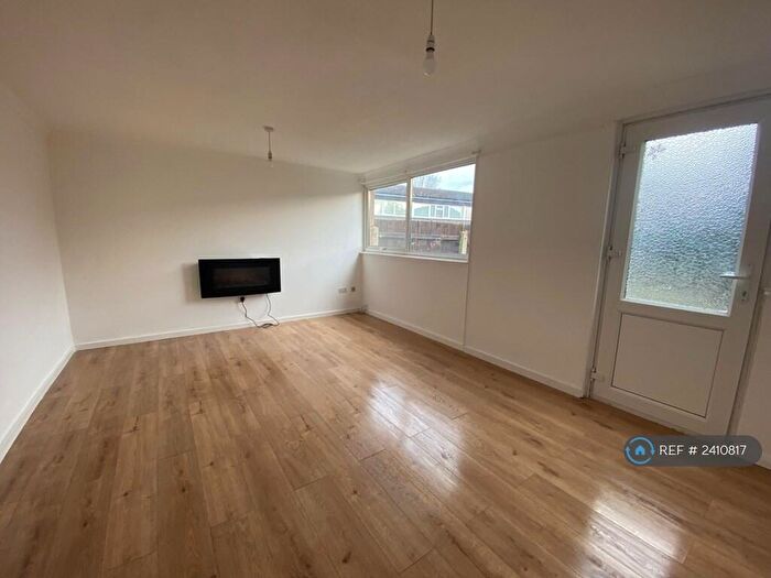 3 Bedroom Terraced House To Rent In Shetland Walk, Birmingham, B36