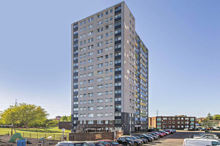 2 Bedroom Flat For Sale In Harts Lane, Barking, IG11