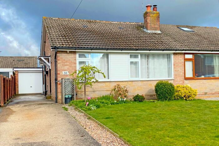 4 Bedroom Semi-Detached Bungalow To Rent In Larkfield Road, Harrogate, HG2