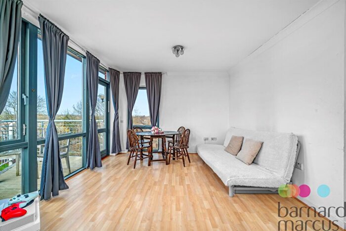 2 Bedroom Flat For Sale In Lanacre Avenue, London, NW9