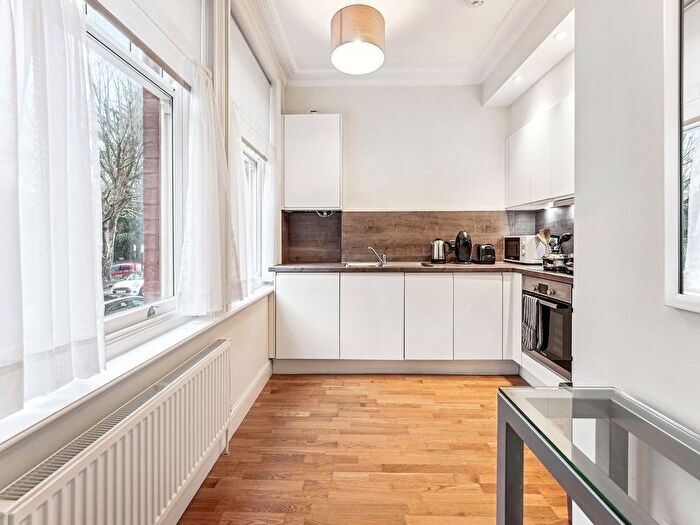 1 Bedroom Flat To Rent In Hamlet Gardens, King Street, W6
