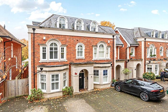 4 Bedroom Semi-Detached House To Rent In Oatlands Chase, Weybridge, KT13