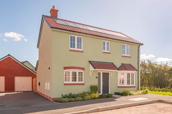 4 Bedroom Detached House For Sale In Stoke Albany Road, Desborough, Kettering, NN14