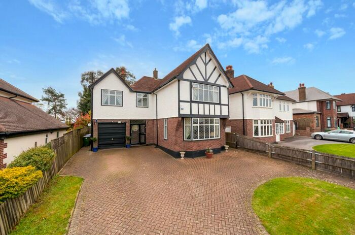 4 Bedroom Detached House For Sale In Upperton Road, Sidcup, DA14