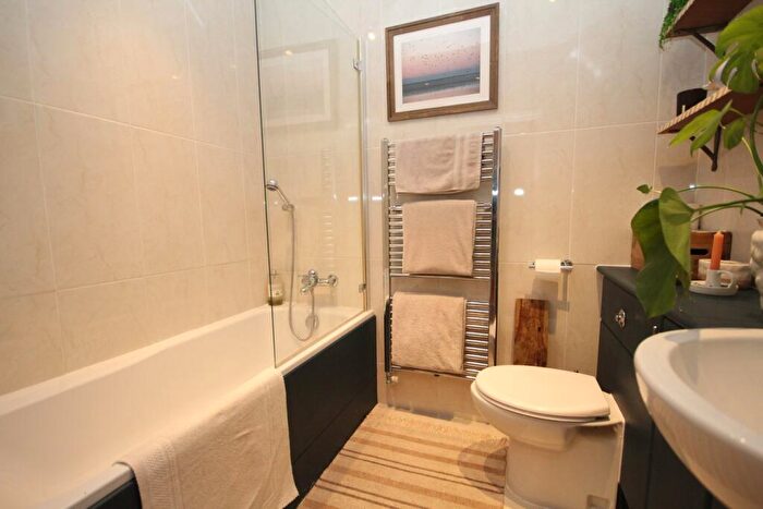 2 Bedroom Apartment For Sale In Warren Road, Alum Chine, BH4