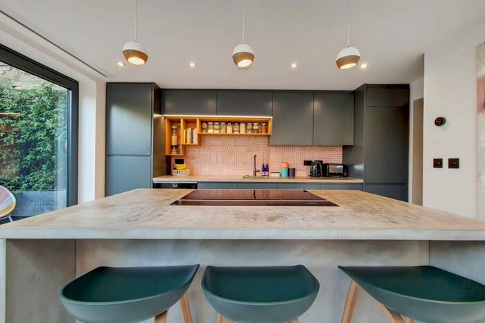 1 Bedroom Flat To Rent In Derwent Grove, East Dulwich, London, SE22