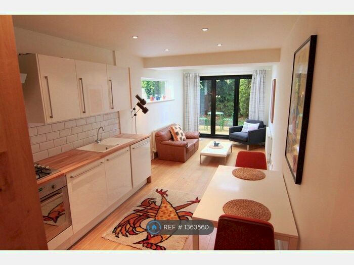 2 Bedroom Flat To Rent In Chiswick, London, W4