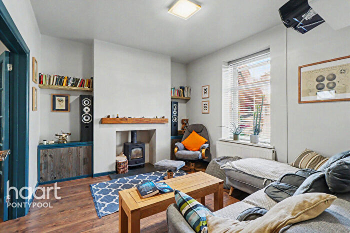3 Bedroom Terraced House For Sale In Broad Street, Pontypool, NP4