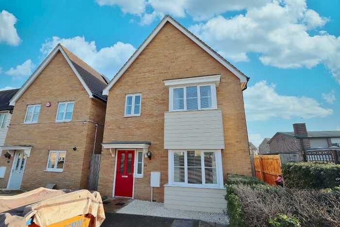 4 Bedroom Detached House To Rent In Sudbury Close, Harold Hill, Romford, RM3