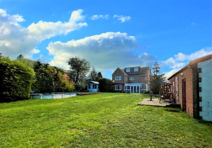 4 Bedroom Detached House For Sale In Chapel Road, Hothfield, Ashford, TN25