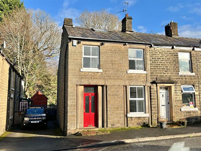 3 Bedroom End Terrace House For Sale In Primrose Lane, Glossop, SK13