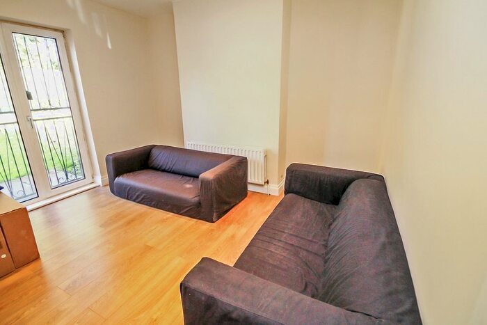 5 Bedroom Semi-Detached House To Rent In Winston Mount, Headingley, Leeds, LS6