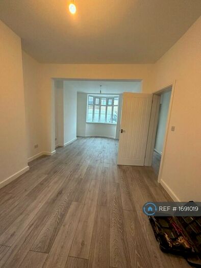 3 Bedroom End Of Terrace House To Rent In Elsenham Road, Grimsby, DN31