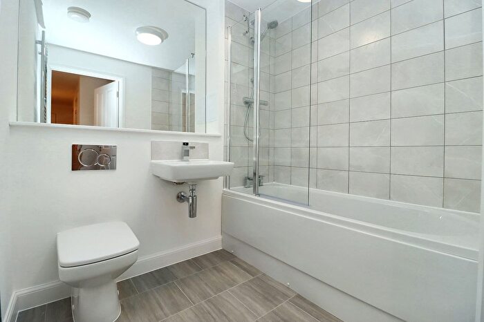 3 Bedroom Flat To Rent In Kilpatrick Grove, Edinburgh, EH6