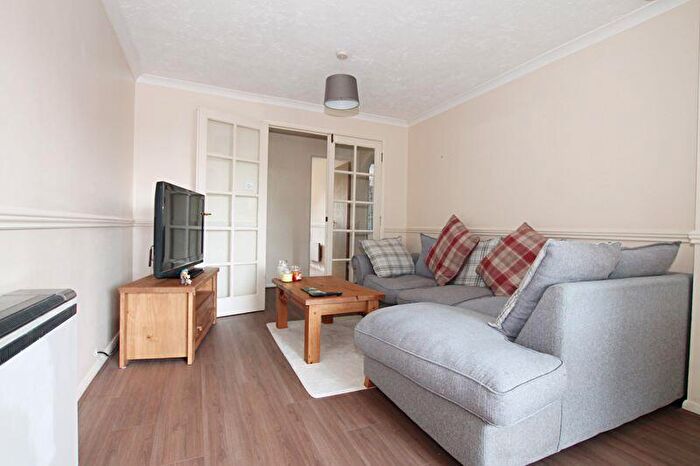 2 Bedroom Flat To Rent In Primrose Way, Locks Heath, SO31