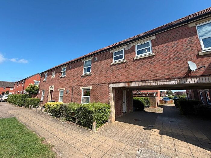 2 Bedroom Maisonette For Sale In Sledmere Court, Bedfont, Feltham, TW14
