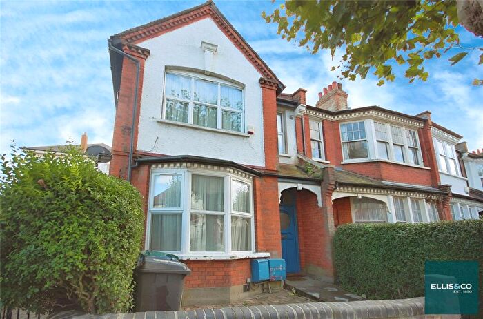 2 Bedroom Apartment To Rent In Rosemont Avenue, North Finchley, London, N12