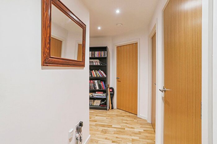 2 Bedroom Flat For Sale In Marsh Lane, Leeds, West Yorkshire, LS9