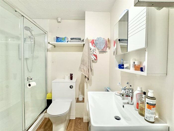 2 Bedroom Retirement Property For Sale In Meadow Court, Bridport, DT6