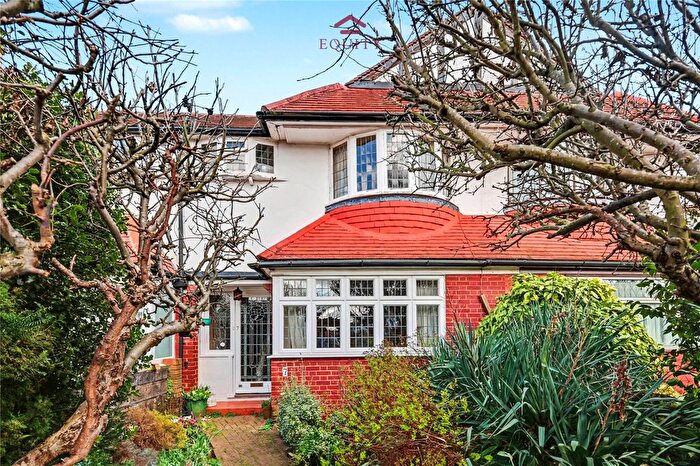 3 Bedroom Terraced House For Sale In Haileybury Avenue, Enfield, EN1