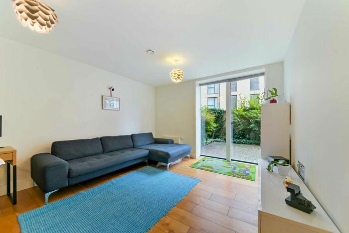 1 Bedroom Flat To Rent In Arbor House, Brentford, TW8
