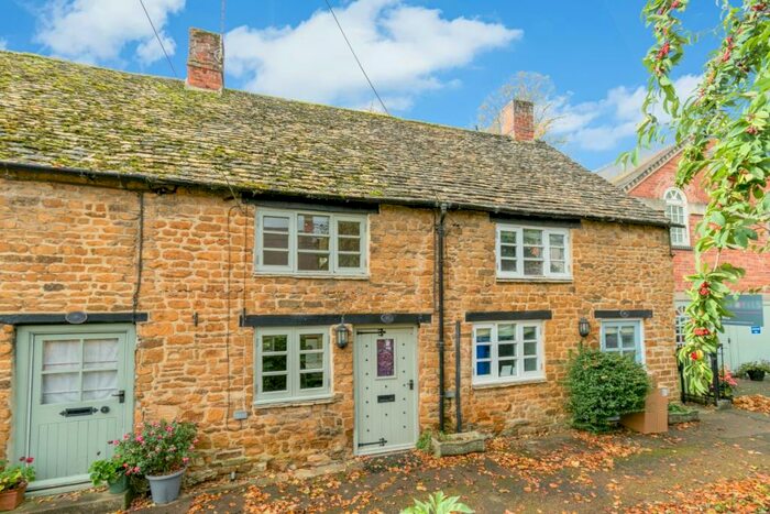 2 Bedroom Cottage To Rent In New Street, Deddington, OX15