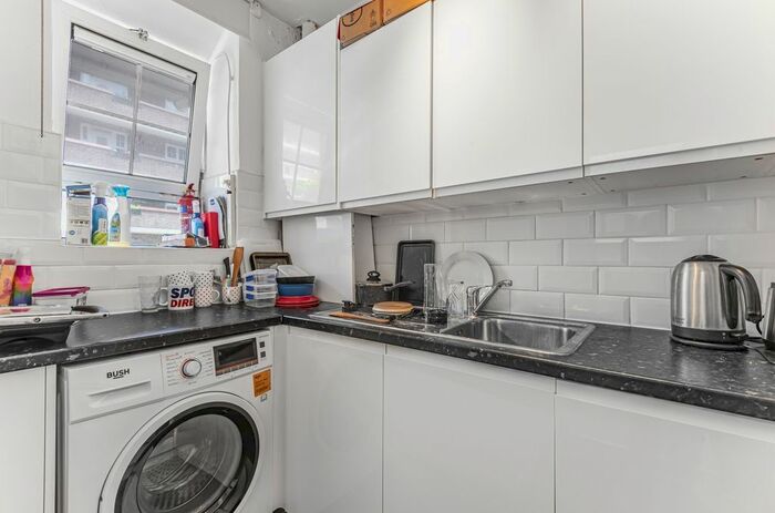 3 Bedroom Flat To Rent In Frazier Street, London, SE1