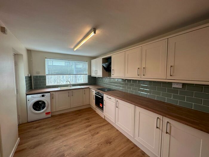 3 Bedroom House To Rent In Campbell Street, Swansea, SA1