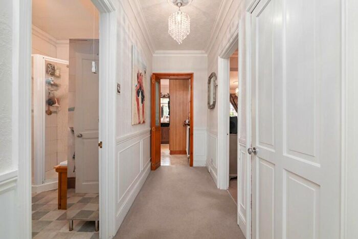 2 Bedroom Detached Bungalow For Sale In Great Cambridge Road, Waltham Cross, EN8