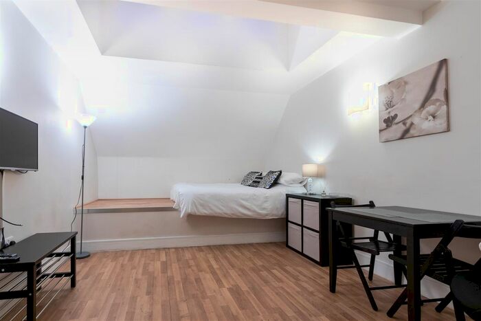 Studio To Rent In Kensington High Street, Kensington, W8