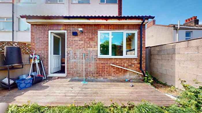 4 Bedroom End Of Terrace House To Rent In Osborne Road, Thornton Heath, Surrey, CR7