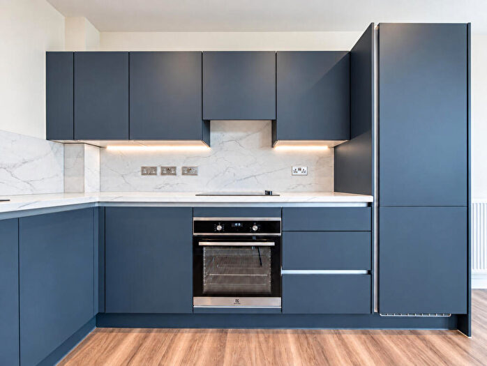2 Bedroom Apartment To Rent In Green Ferry Way, London, E17